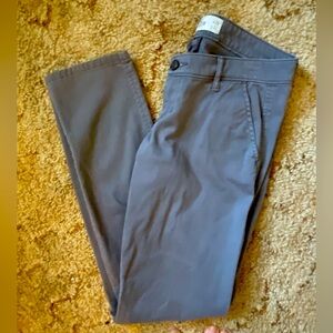 Woman’s Gray HOLLISTER size 3 straight leg pants